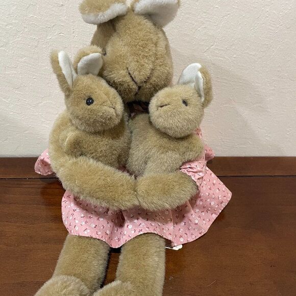 Vintage 1980's Exclusively Made In Japan Charm Co Plush Momma Bunny With Babies - Picture 2 of 9
